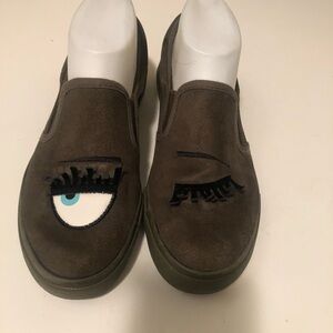 Via Pinky adorable shoes. Open and close eyes.